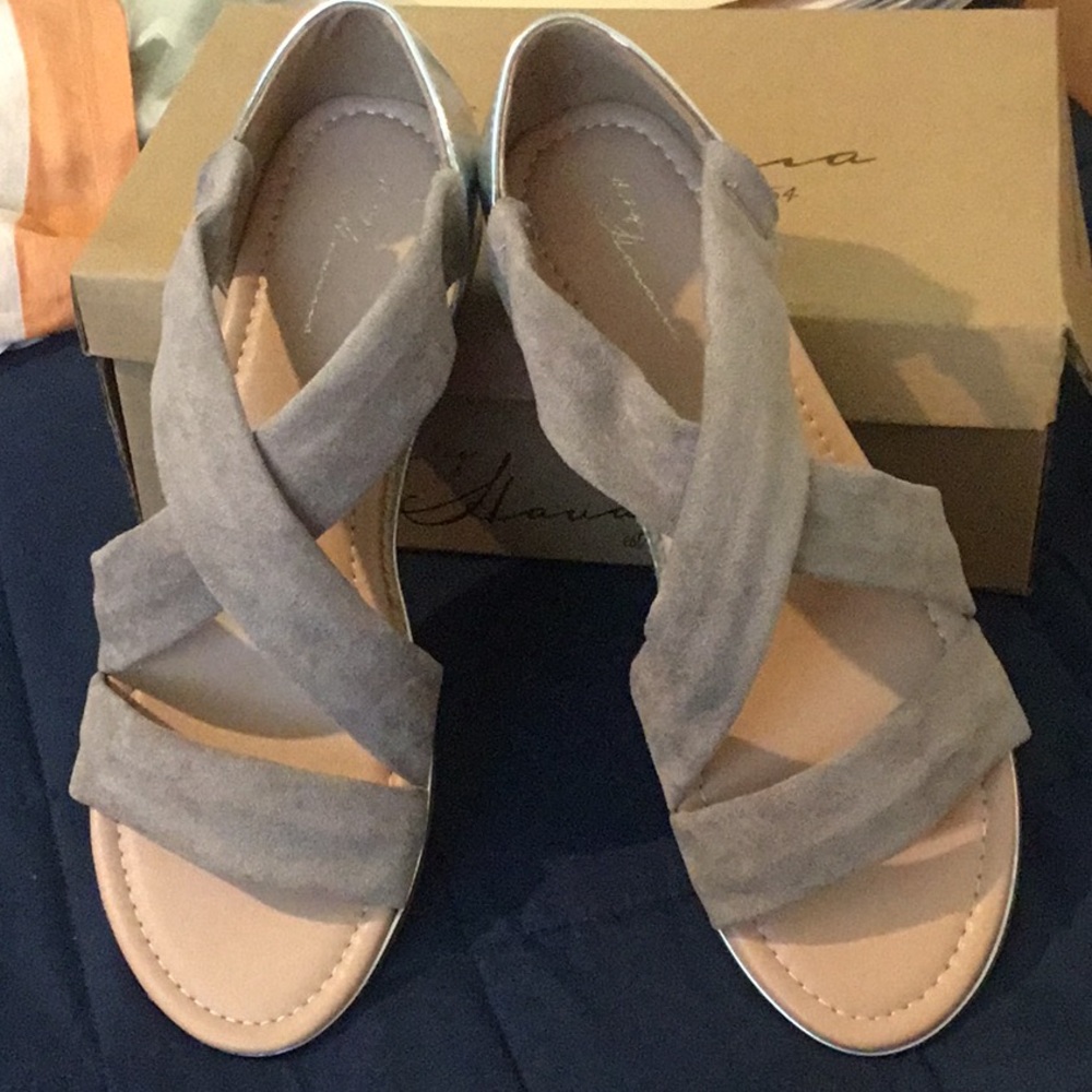 NWT Vintage Havana Stylish Gray Open Toe Silver Heel Women's Sandals